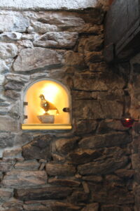 adoration à la petite chapelle du Foyer de Charité de la Flatière