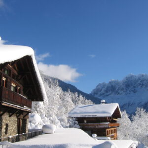 temps de ressourcement spirituel dans les Alpes au Foyer de Charité de la Flatière en hiver sous la neige face au Mont Blanc. Foyer de charité de la Flatière, à la montagne face au Mont Blanc. Membre de la communauté engagée à vie. Retraites spirituelles en silence. retraite spirituelle_Mont Blanc. Chamonix