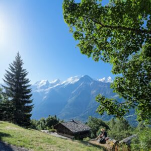 ressourcement spirituelle au Foyer de Charité de la Flatière en été face au Mont Blanc. Foyer de charité de la Flatière, à la montagne face au Mont Blanc. Membre de la communauté engagée à vie. Retraites spirituelles en silence. retraite spirituelle_Mont Blanc. Chamonix